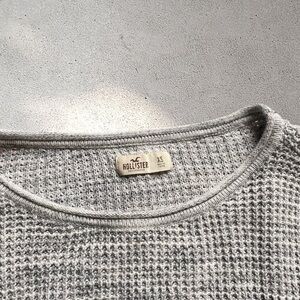 HOLLISTER GREY SWEATER